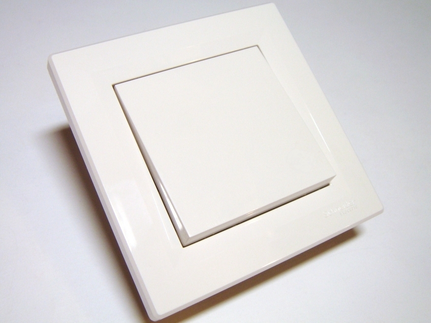 <p>
	Veksellüliti(ühe klahviga) süvispaigaldusega Schneider Electric (sari - Asfora), EPH0400321</p>
