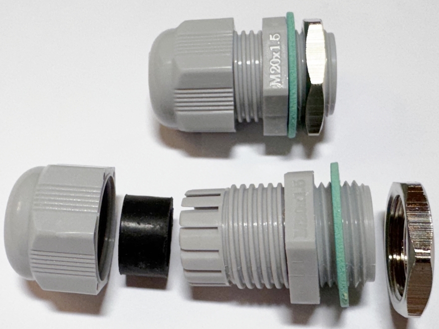 <p>
	Kaabli läbiviik koos metall mutriga, meeterkeere(M20x1,5)</p>
