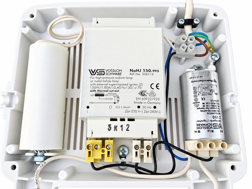 <p>
	Süüteseade, ballast 150W (NaHJ150.995) + süütur (Z150) + kondensaator, Vossloh Schwabe</p>
