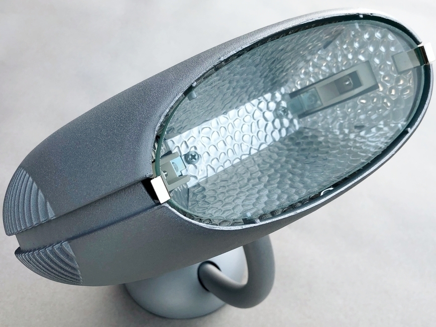 <p>
	Зажигательное устройство, балласт 150Вт (Vossloh Schwabe, NaHJ150.458) + стартёр (B.A.G Electronics, NI400LE4K) + конденсатор</p>
