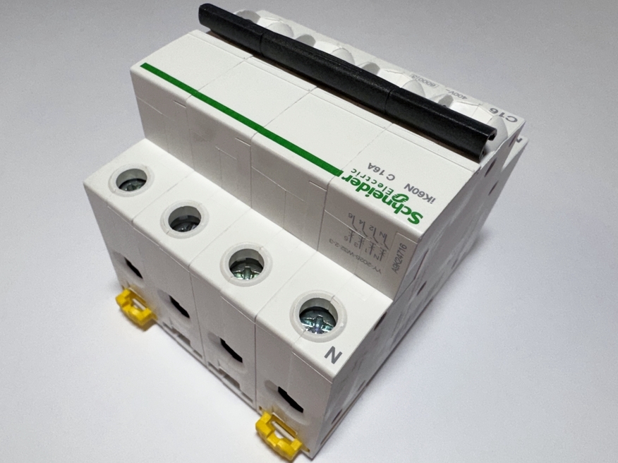 <p>
	Moodulkaitselüliti 3-faasiline + null, C 16A, Schneider Electric, Acti9 iK60N, A9K24716, 063216</p>
