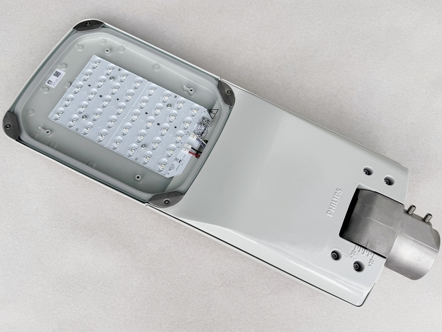 <p>
	<span style="color: #ff0000">LED</span> tänavavalgusti 90 W, Philips, BGP292 LED170-1P/740 I DM24P CLO-DDF D18 SRT 48/60S</p>
