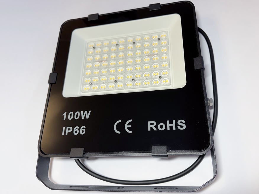 <p>
	<span style="color:#ff0000;">Светодиодный</span> прожектор 100 Вт, STG-100W-230V, Tsong, 103-06-00208-013</p>
