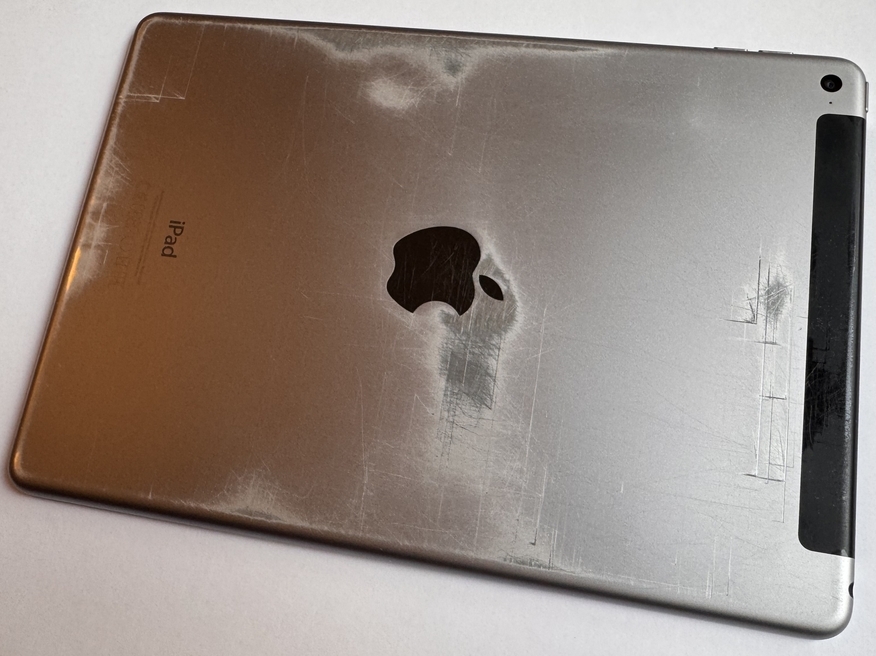 <p>
	Планшет Apple iPad Air 2, 9,7", 64 ГБ, Wi-Fi + Cellular, серый(Space Gray)</p>
