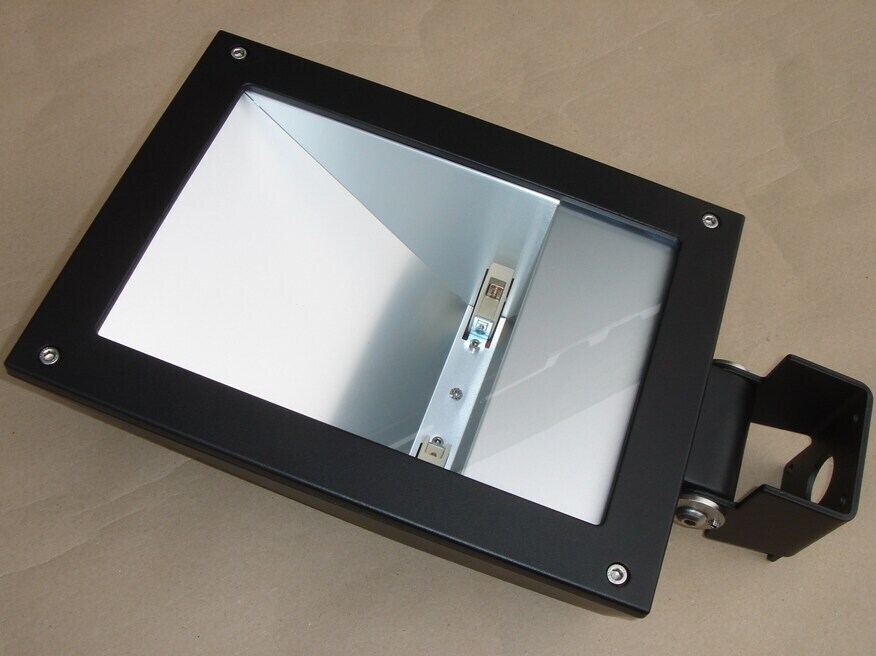 <p>
	Куплю прожекторы 70 Вт.</p>
