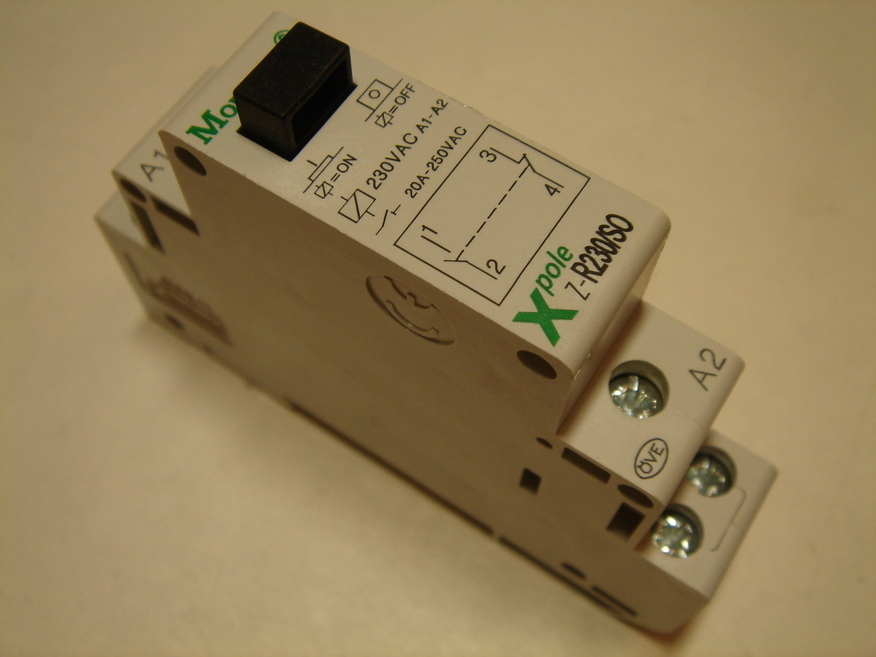 <p>
	Куплю модульные контакторы 1-фазные</p>
