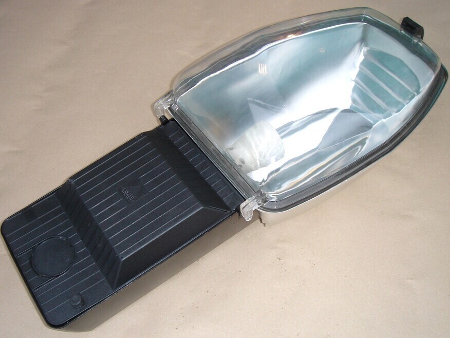 <p>
	Куплю уличные светильники 150 Вт.</p>
