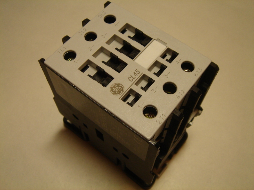 <p>
	Куплю контакторы 3-фазные 60A, CL45, General Electric</p>
