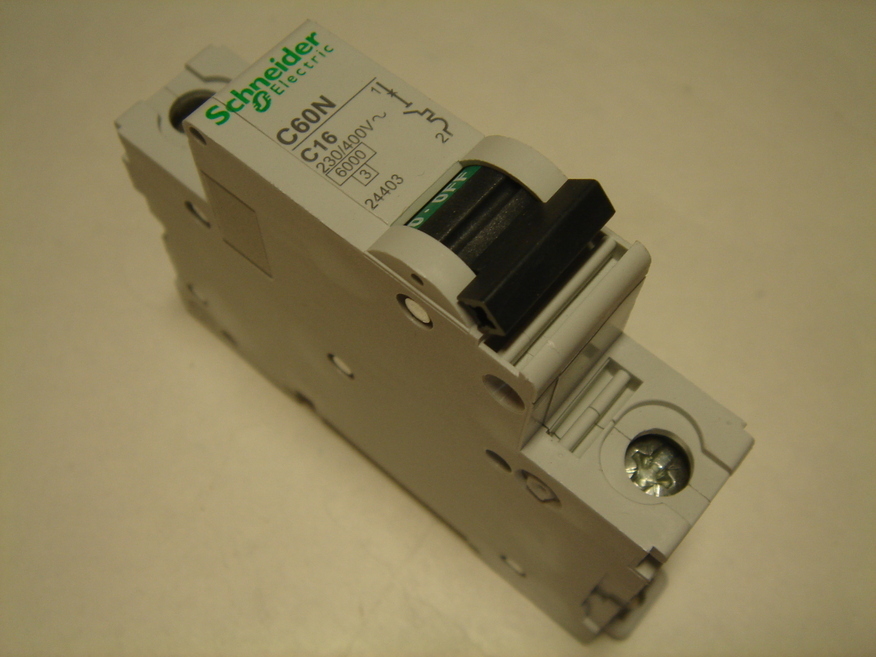 <p>
	Moodulkaitselüliti 1-faasiline, C 16A, Schneider Electric, C60N, 24403, JO9451, 1P-C16</p>

