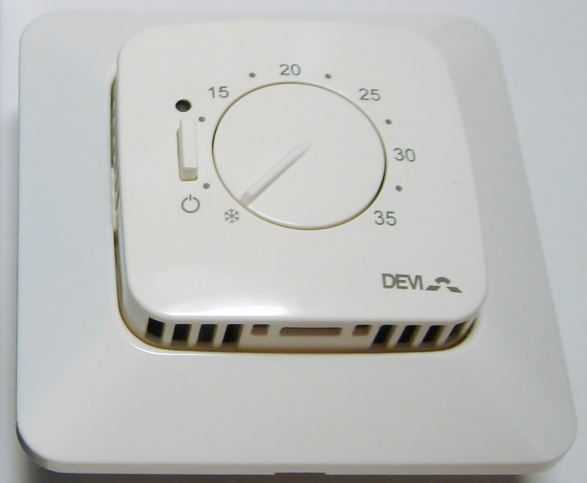 <p>
	Termostaat Devireg™ 531 Jussi (15А) 3450 W, 140F1036</p>
