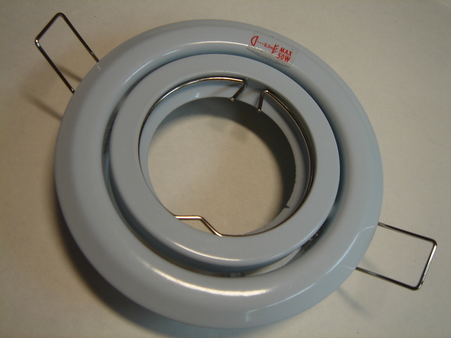 <p>
	Куплю галогеновые светильники</p>
