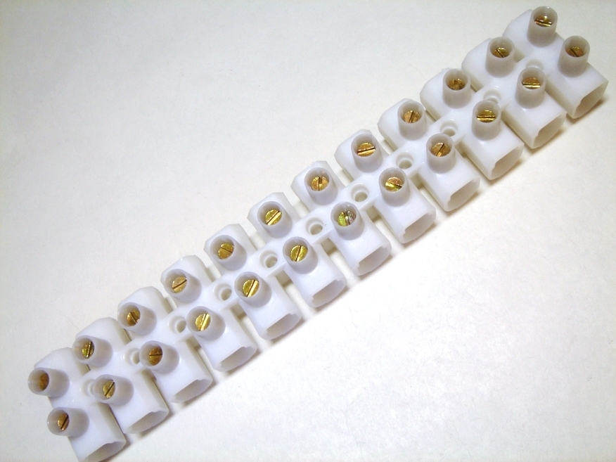 <p>
	Ostan klemmliiste 25 mm², 12 osa</p>
