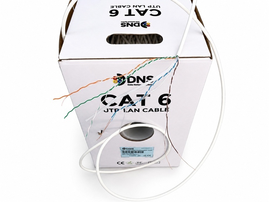 <p>
	Куплю компьютерный кабель UTP Cat 6, 4 x 2 x 0,5 мм</p>
