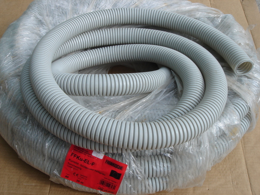 <p>
	Ostan painduvad elektriinstallatsioonikõri Ø40mm</p>
