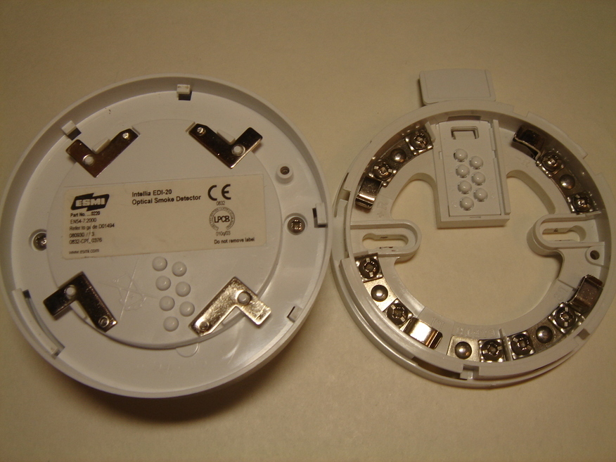 <p>
	Куплю дымовые датчики 12 B</p>
