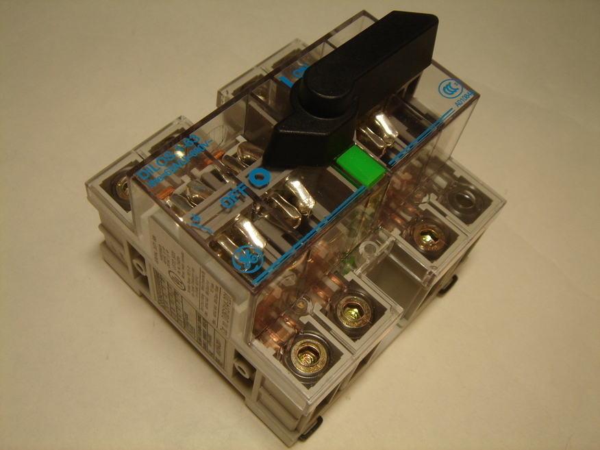 <p>
	Куплю модульные поворотные выключатели 3-фазные 100A</p>
