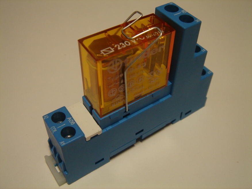 <p>
	Ostan releesid koos pesaga</p>
