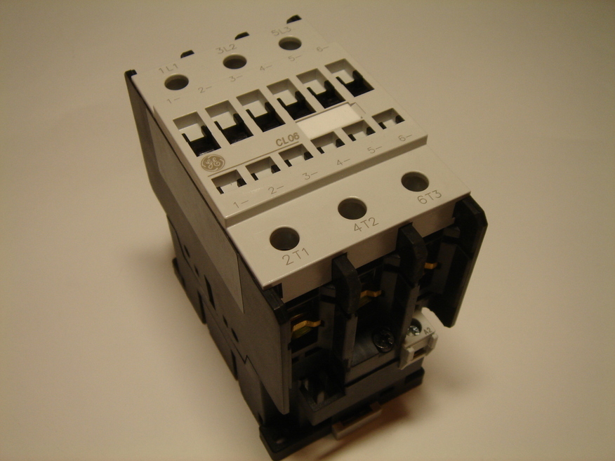 <p>
	Куплю контакторы 3-фазные 90A, CL06, General Electric</p>
