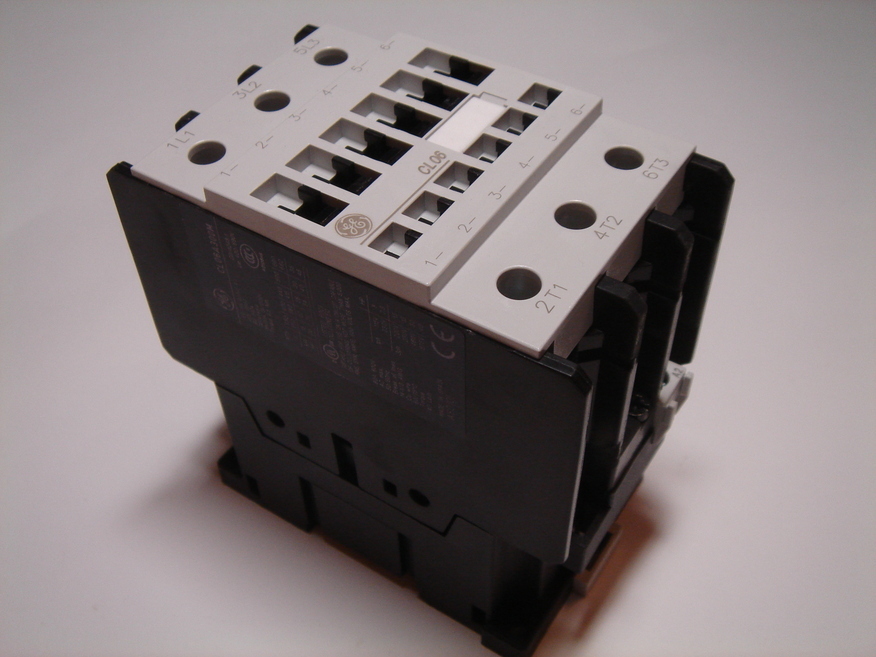 <p>
	Куплю контакторы 3-фазные 90A, CL06, General Electric</p>
