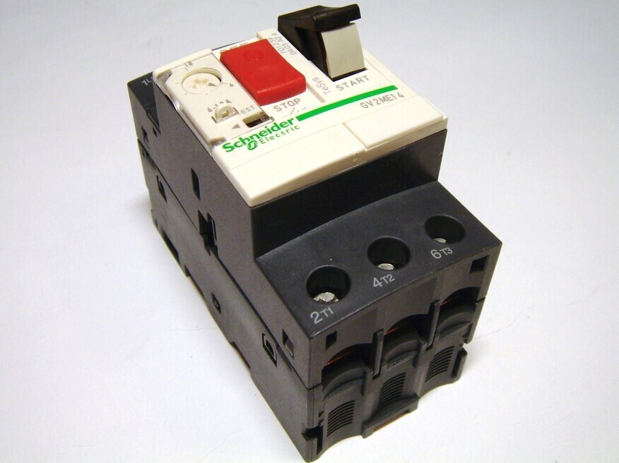 <p>
	Куплю автоматы защиты электродвигателя 3-фазные 6 -10A.</p>
