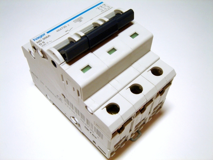 <p>
	Moodulkaitselüliti 3-faasiline D 6A, Hager, ND306A, 464735</p>
