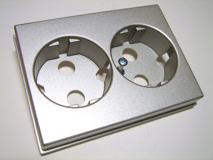 <p>
	Центральная плата Busch-Jaeger (серия - Impressivo), 302EC-83, для 2-ной розетки скрытой установки</p>
