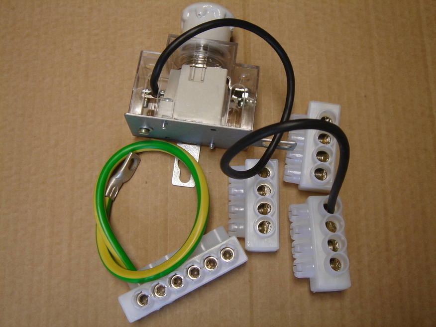 <p>
	Куплю комплекты для столбов уличного освещения SV15.11, Ensto</p>
