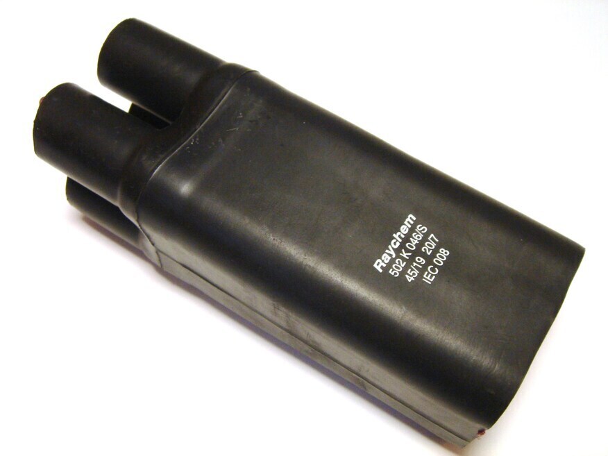 <p>
	Термоусадочная перчатка 4-жильная 4x(25-95мм²), 502K046/S, Raychem</p>
