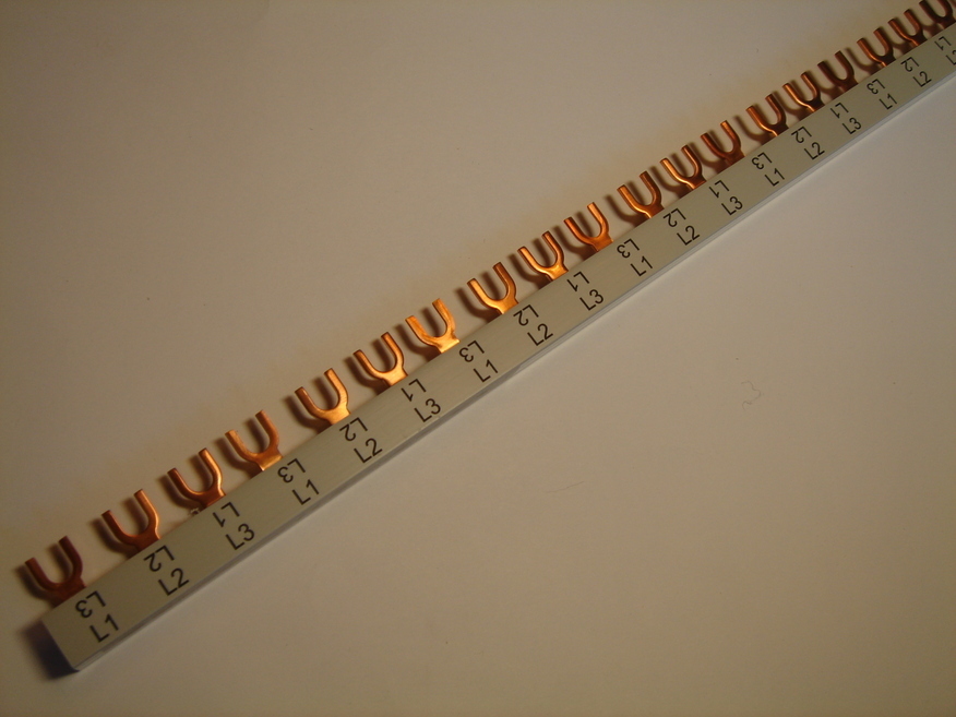 <p>
	Куплю токопроводящие шины штырьевые в изоляции (расчёски) 3-фазные 57 модулей, General Electric</p>
