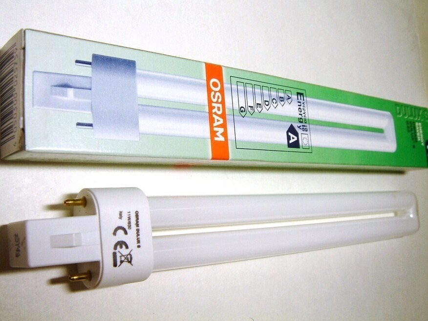 <p>
	Kompakt-luminofoorlamp 11 W, Osram Dulux® S, 11W/830/G23, 025759</p>
