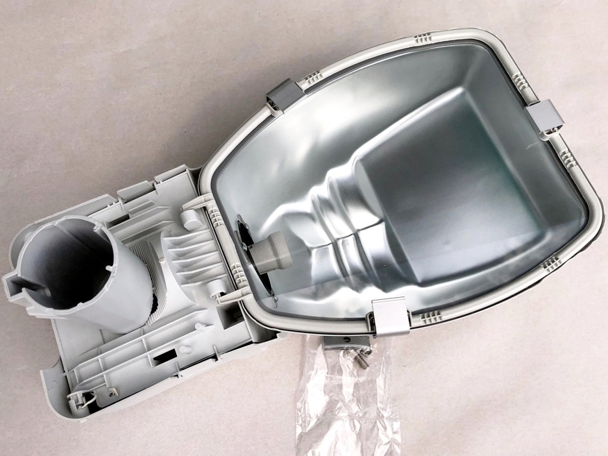 <p>
	Уличный светильник 70 Вт, MYRA12/V 72-90-CR, SBP, 05082390</p>
