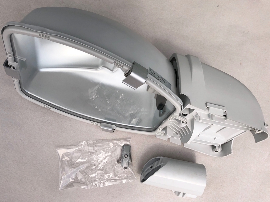 <p>
	Уличный светильник 70 Вт, MYRA12/V 72-90-CR, SBP, 05082390</p>
