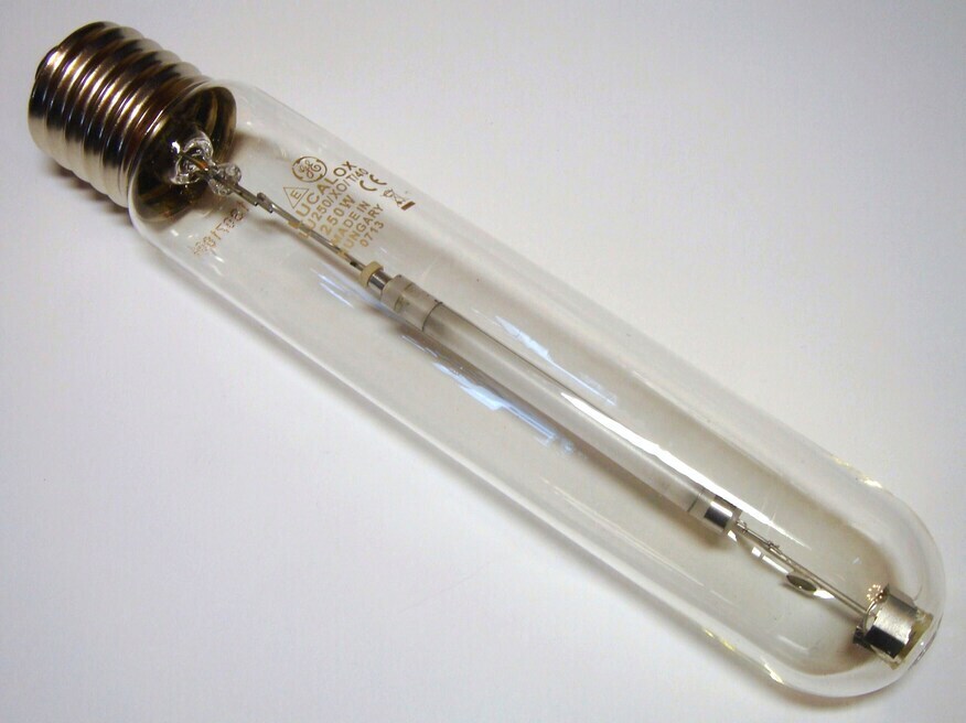 <p>
	Натриевая лампа 250Вт, LU250/XO/T/40, General Electric, Lucalox, 93378</p>
