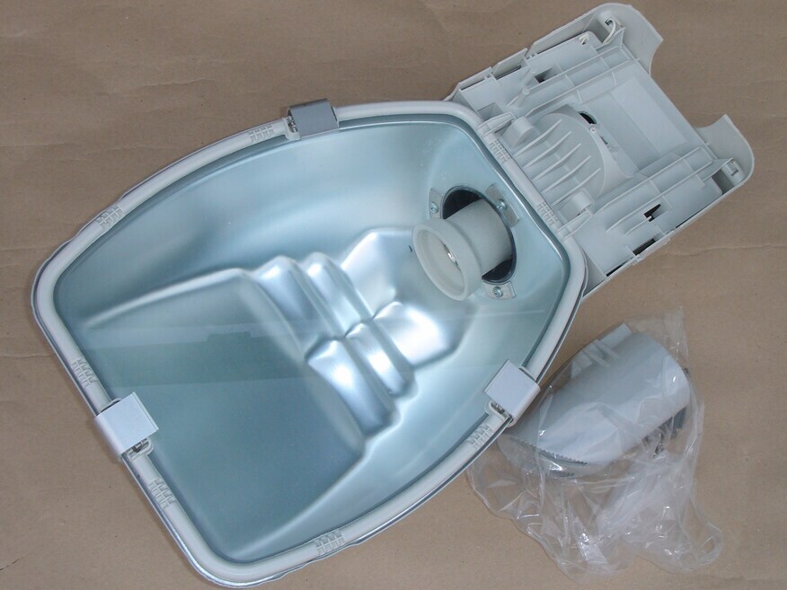 <p>
	Уличный светильник 150 Вт, SBP, MYRA12/V 150-90-CR, 05056290</p>
