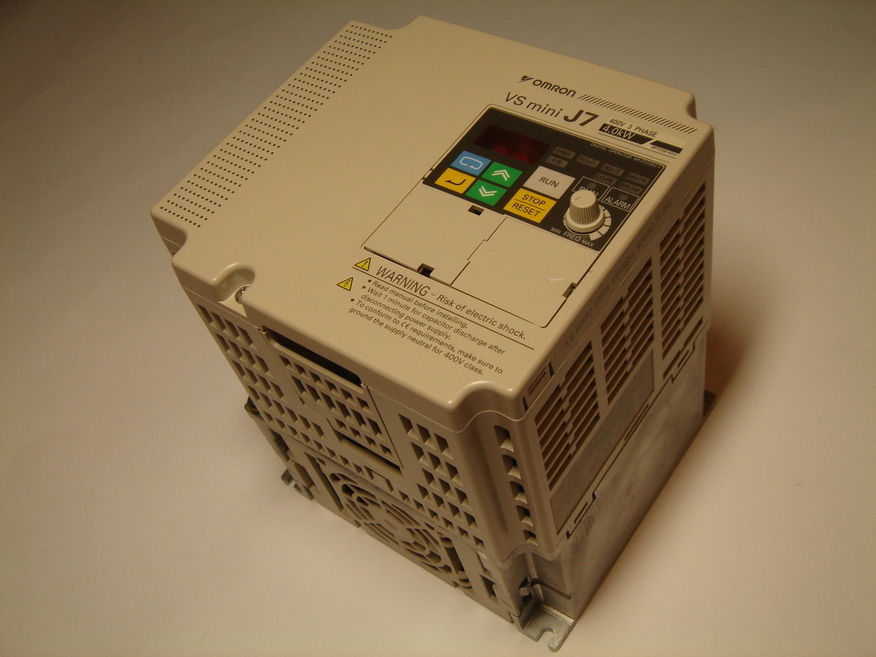 <p>
	Куплю частотные преобразователи 3-фазные, 4кВт, 380В</p>
