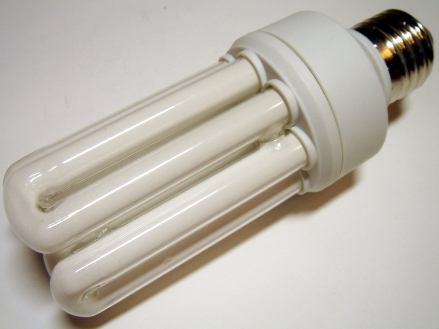 <p>
	Säästulamp 18 W, Osram Dulux® Value 18W/827/E27, 623706</p>
