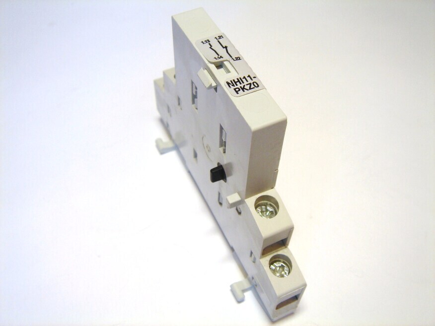 <p>
	Дополнительные контакты боковые 1NO + 1NC, NHI11-PKZ0, Moeller, 072896</p>
