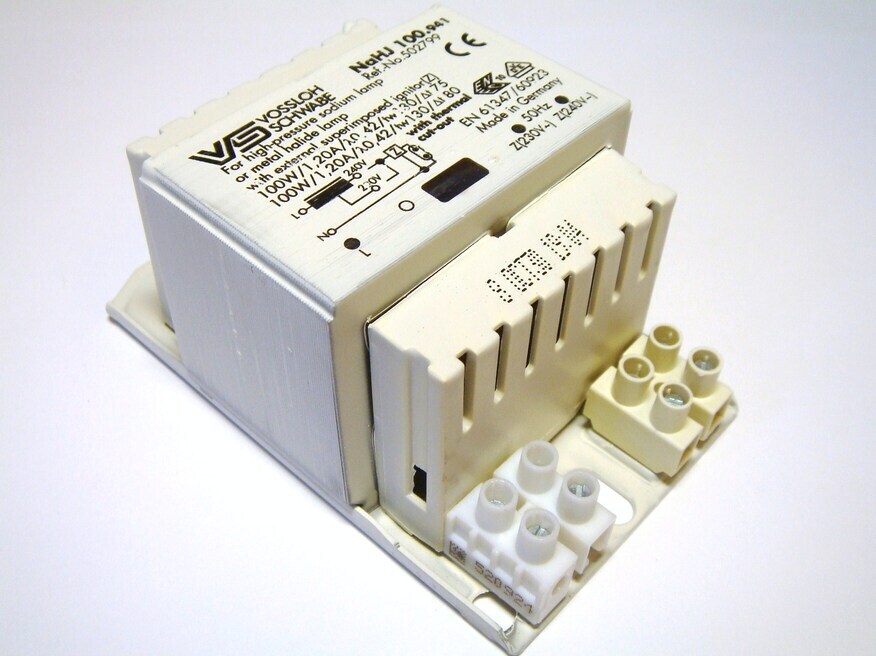 <p>
	Куплю дроссели 100 Вт.</p>
