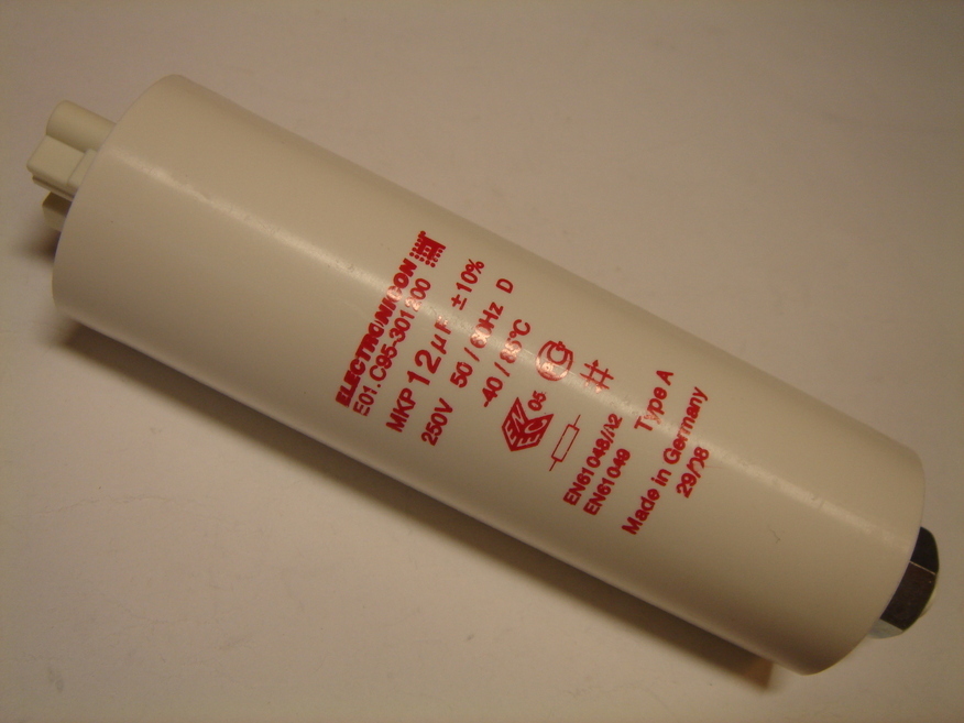 <p>
	Куплю конденсаторы 10-18 µF</p>
