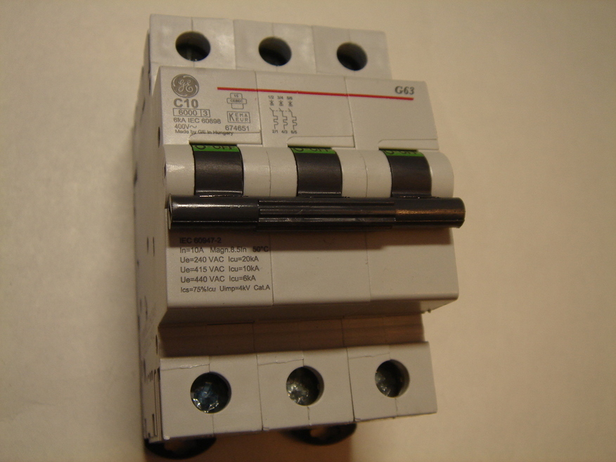 <p>
	Куплю модульные автоматические выключатели 3-фазные, C 10A, General Electric</p>
