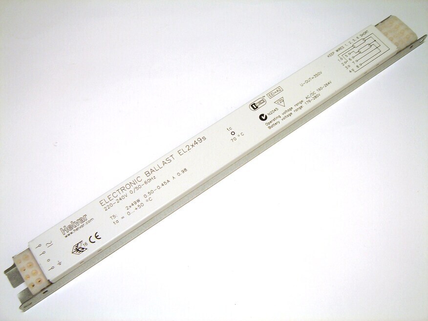 <p>
	Elektrooniline drossel 2x49 W, Helvar, EL2x49s</p>
