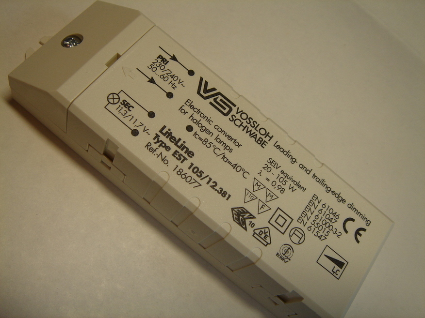 <p>
	Ostan elektroonilisi trafosid 12 V, 105 W.</p>
