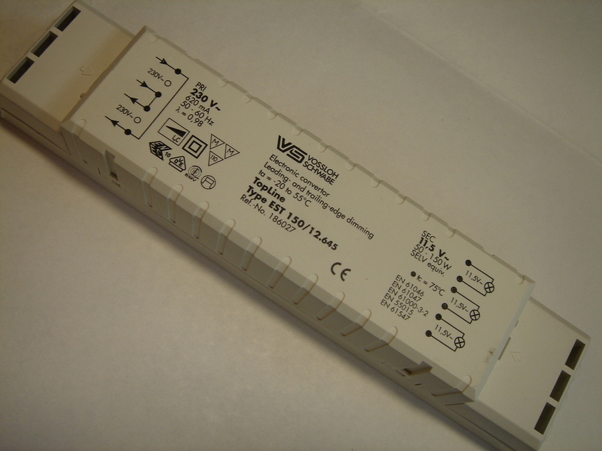 <p>
	Ostan elektroonilisi trafosid 12 V, 250 W.</p>
