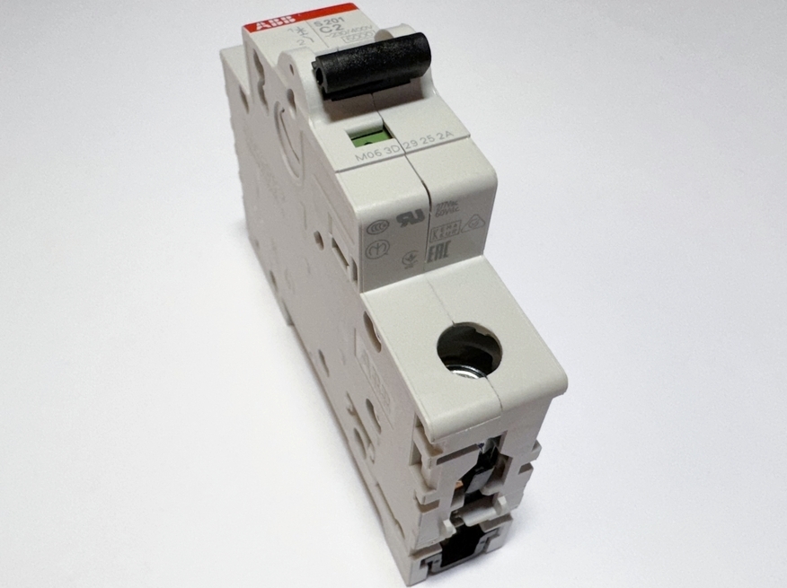<p>
	Модульный автоматический выключатель 1-фазный C 2A, ABB, S201-C2, 2CDS251001R0024</p>
