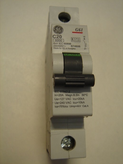 <p>
	Куплю модульные автоматические выключатели 1-фазные, C 20A, General Electric</p>
