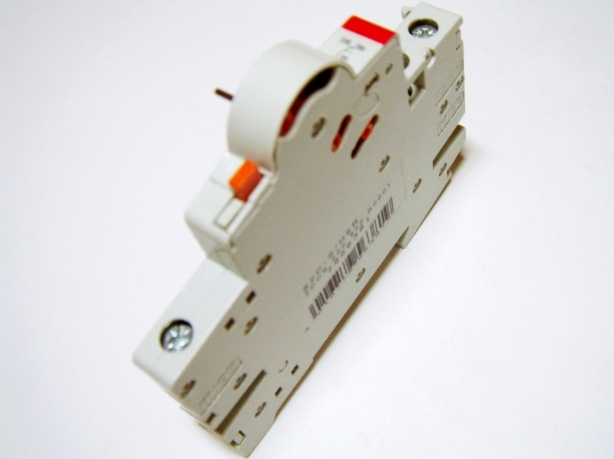 <p>
	Signaal/abikontakt 1NO/NC, S2C-S/H6R, ABB, 2CDS200922R0001</p>
