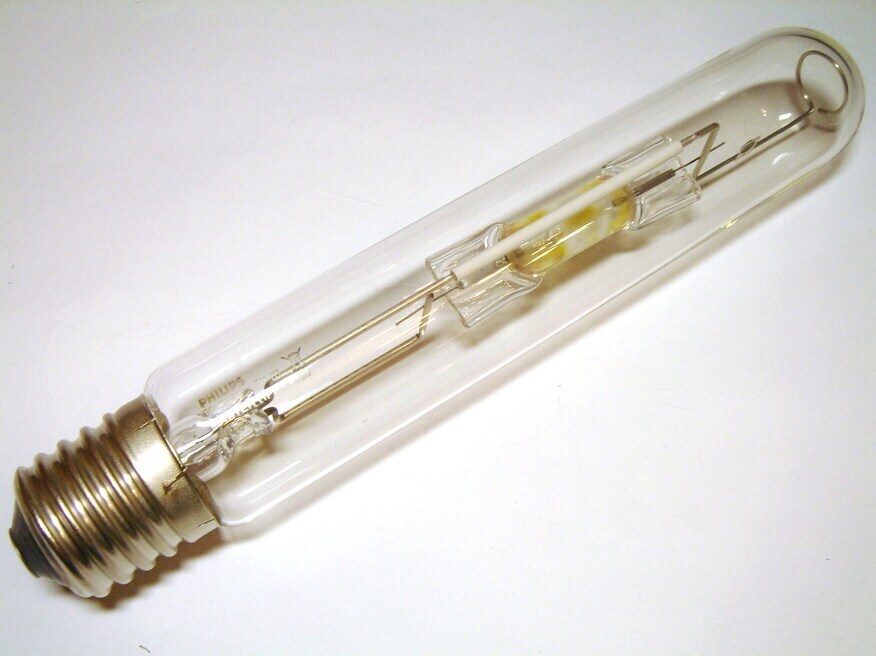 <p>
	Металлогалогенная лампа 400Вт, HPI-T Plus 400W/645, Philips Master, 179906</p>
