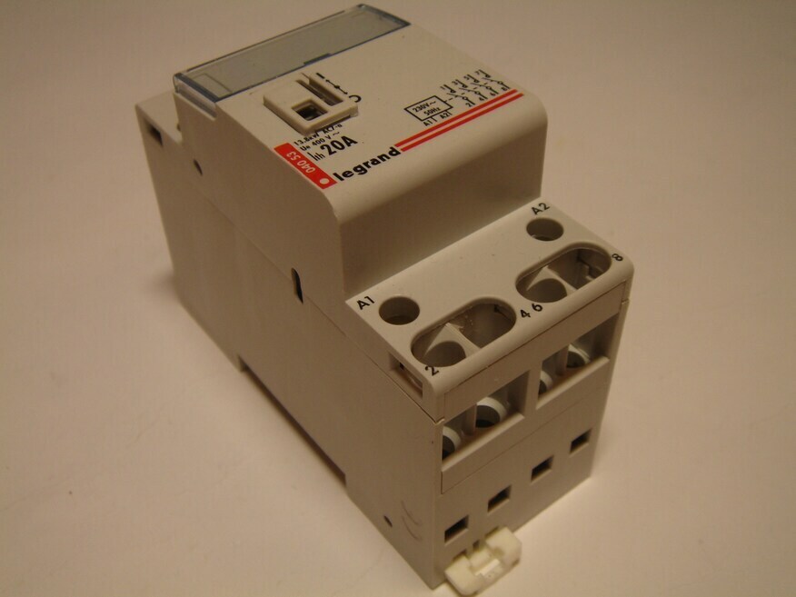 <p>
	Модульный контактор 3-фазный 20A(13кВт), Legrand, 04053</p>
