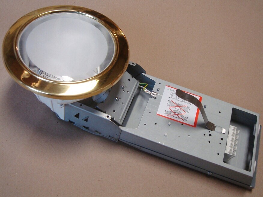 <p>
	Светильник 1 x 13 Вт, CASA 16 113F TC-D, Høvik Lys, Glamox, 23020906</p>
