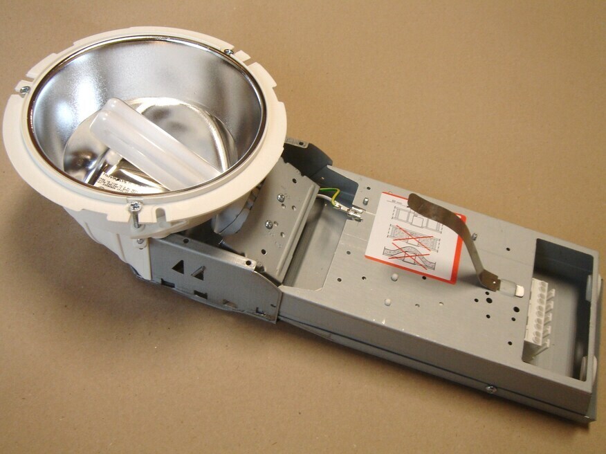 <p>
	Светильник 1 x 13 Вт, CASA 16 113F TC-D, Høvik Lys, Glamox, 23020906</p>
